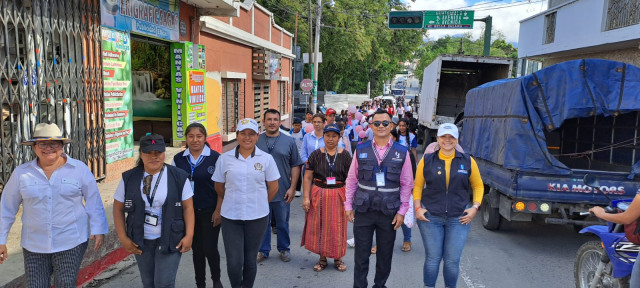 Institución del PDH participa en caminata por el Día Mundial de la Prevención de Embarazos en Niñas y Adolescentes en Salamá