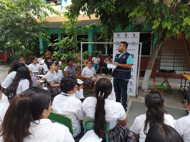 Institución del PDH realiza conversatorio con estudiantes en Zacapa