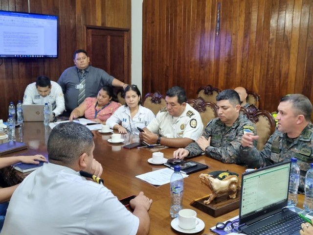Institución del PDH participa en diálogo para abordar tema de seguridad en isla de Flores